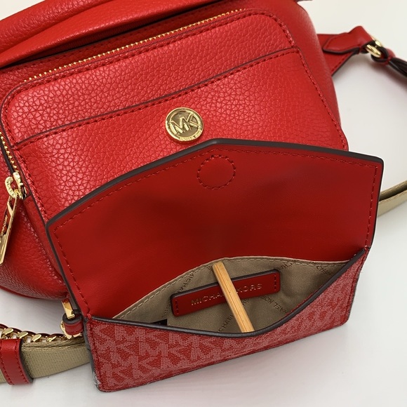 MICHAEL KORS
Maisie Large Pebbled Leather 2-in-1 Sling Pack
Bright Red
NWT - Picture 14 of 16